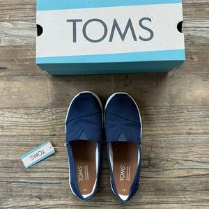 NWT - TOMS Alpargata slip-on fit shoes in navy blue size Y3